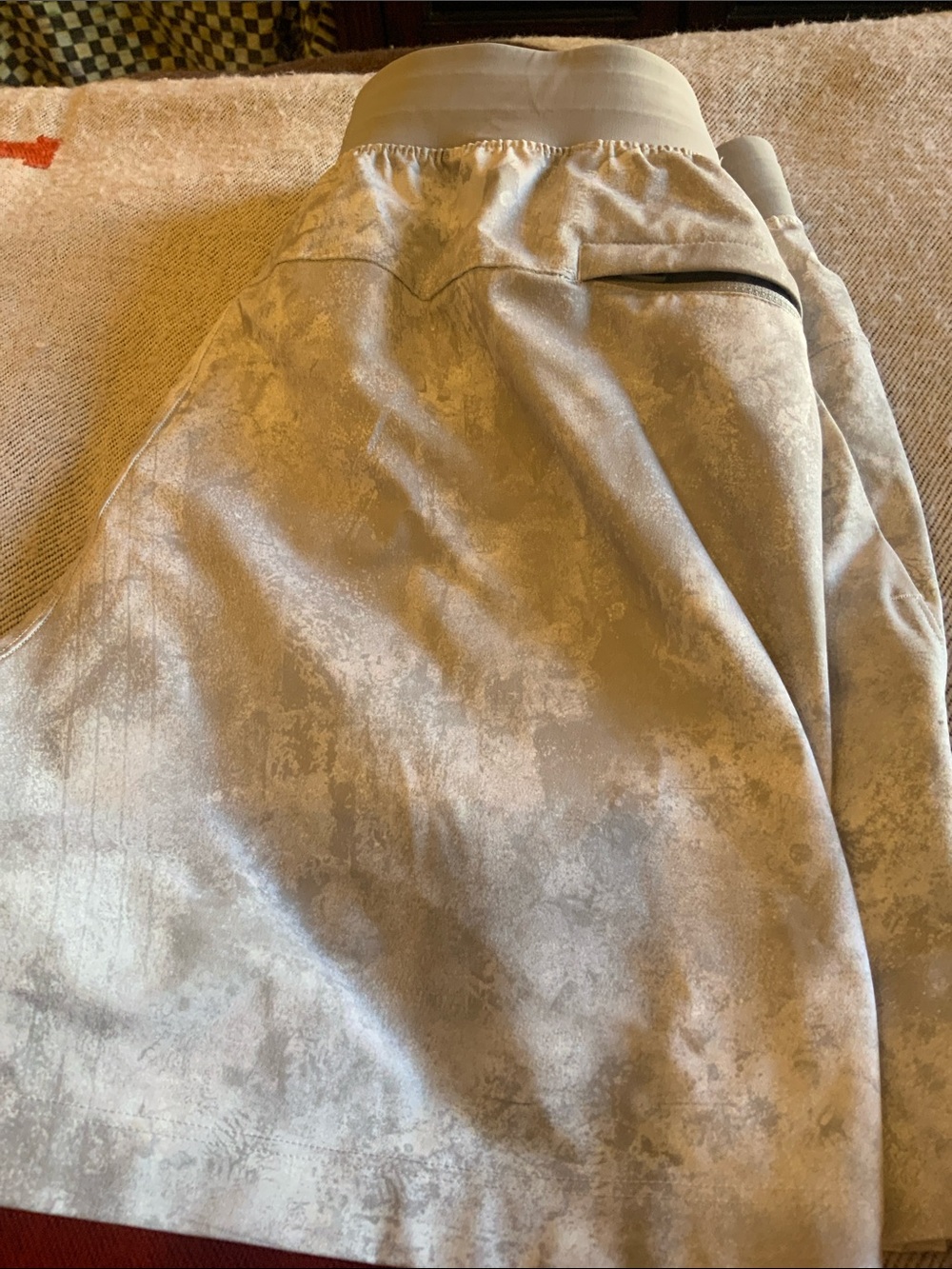 lululemon License to Train Linerless Short 5" grey and white